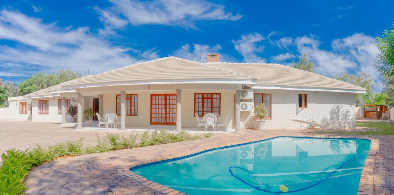 Green Lagoon Guest House Gaborone Buitenkant foto