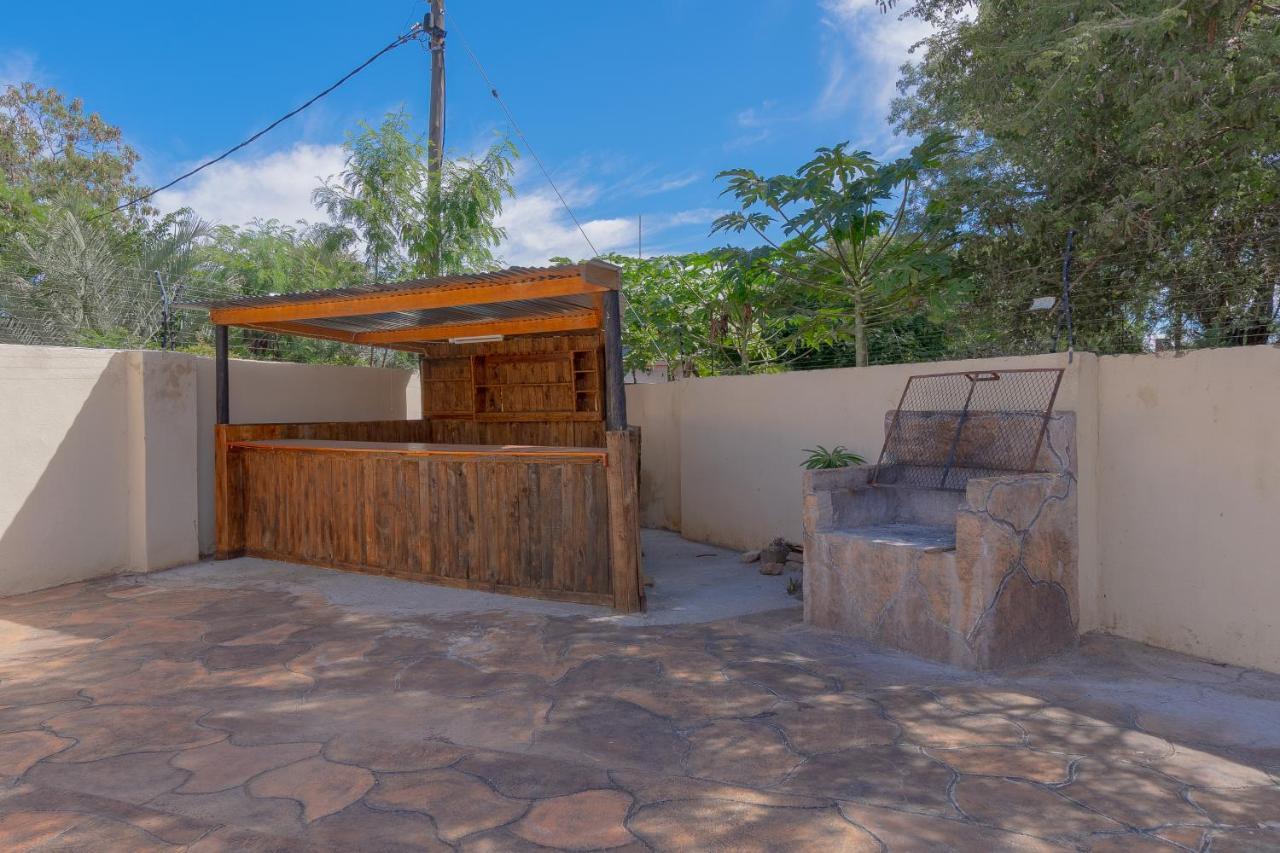 Green Lagoon Guest House Gaborone Buitenkant foto