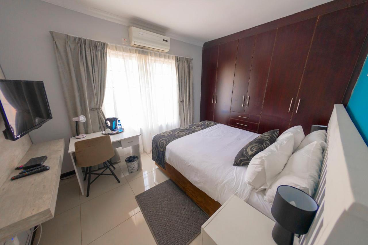 Green Lagoon Guest House Gaborone Buitenkant foto